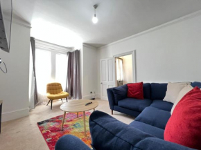 5 Bedroom House in Medway 9 Beds sleeps 12